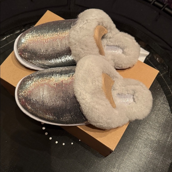 UGG Women’s Scuffette II Slippers in “Mirror Ball” Silver Sequin - Picture 10 of 10